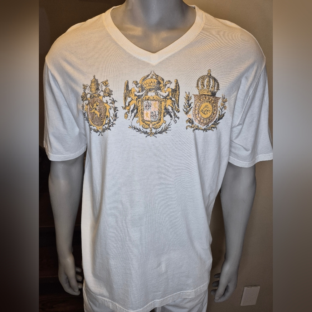 Express White Graphic V-Neck T-Shirt - Picture 7 of 12